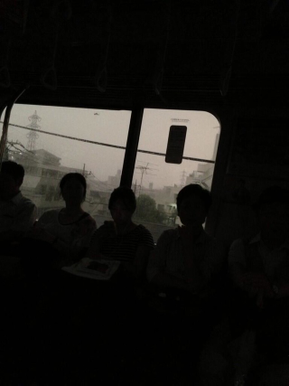 Illustration for article titled Lightning Striking This Japanese Train Is Beautiful and Terrifying